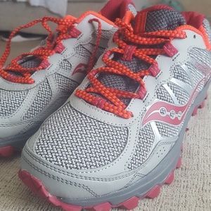 Women brand new Saucony EXCURSION TR